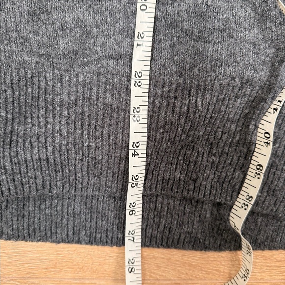 3/$30 - H&M Cozy Gray Turtleneck Sweater - Picture 6 of 6